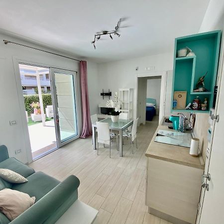 Appartamento Al Mare Con Giardino, Spiaggia E Piscina Alba Adriatica Exterior photo