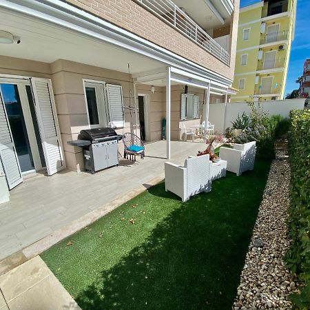 Appartamento Al Mare Con Giardino, Spiaggia E Piscina Alba Adriatica Exterior photo