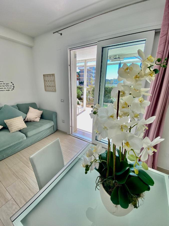 Appartamento Al Mare Con Giardino, Spiaggia E Piscina Alba Adriatica Exterior photo