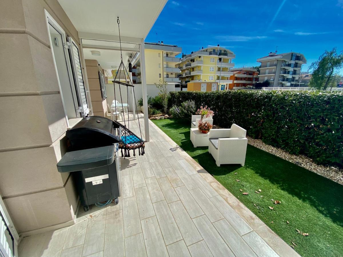 Appartamento Al Mare Con Giardino, Spiaggia E Piscina Alba Adriatica Exterior photo