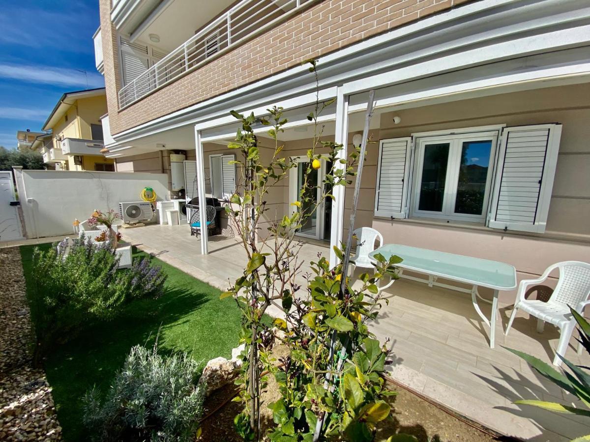 Appartamento Al Mare Con Giardino, Spiaggia E Piscina Alba Adriatica Exterior photo
